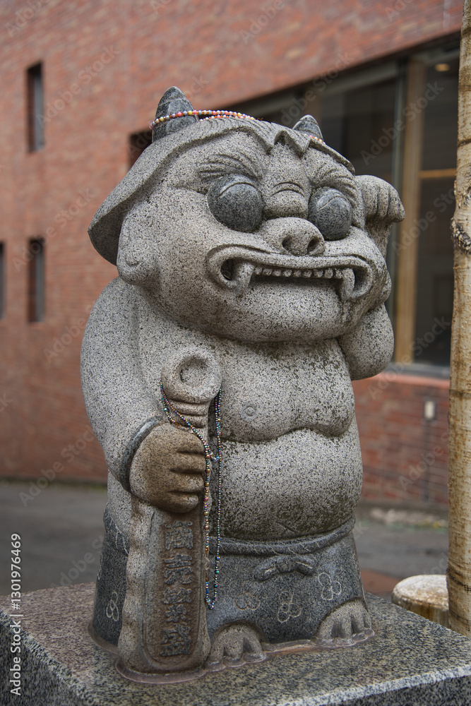 北海道登別の地獄谷をモチーフにした鬼の銅像が登別温泉の観光客におすすめ