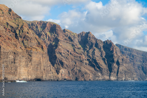 Obraz na płótnie Felswände von Los Gigantes auf der vulkanischen Kanareninsel Teneriffa, Spanien w salonie
