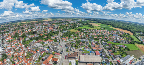 Obraz na płótnie Die schwäbische Kreisstadt Dillingen an der Donau aus der Vogelperspektive w salonie