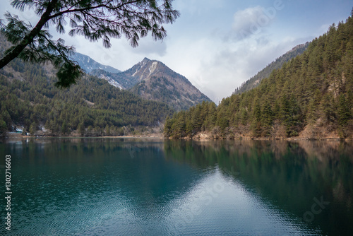 Obraz na płótnie Mirror Lake locate in Jiuzhaigou, Sichuan Province, China w salonie