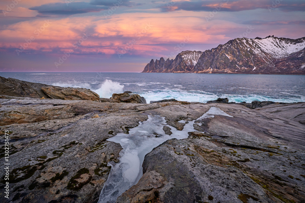 Obraz premium dramatic winter landscape at the devils jaw viewpoint on Senja island in northern norway
