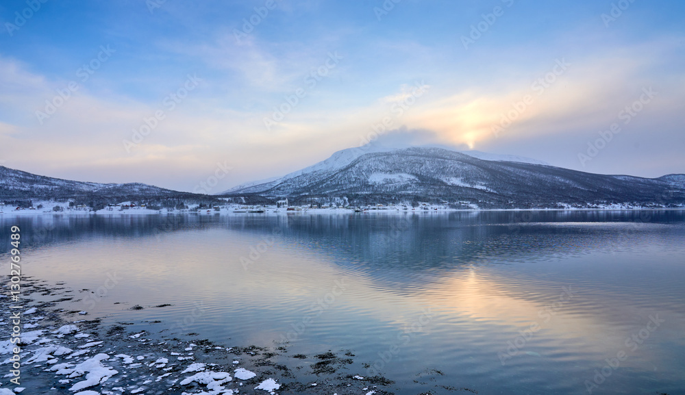 Fototapeta premium moody coastal winter landscape near Gibostad on Senja Island in northern Norway 
