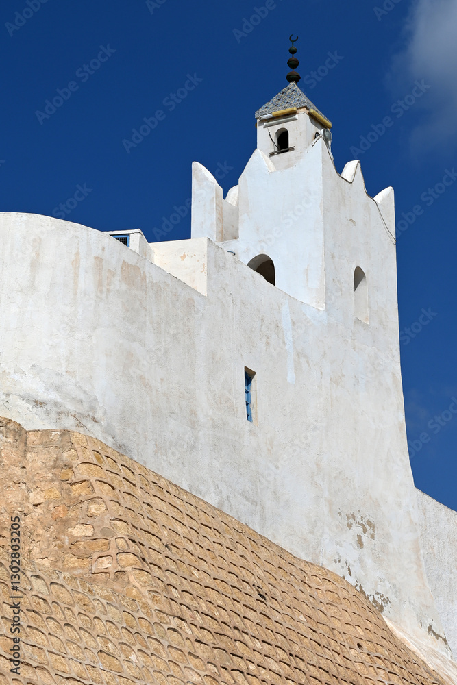 Mosquée dans le village berbère de Takrouna en Tunisie Mosquée dans le village berbère de Takrouna en Tunisie