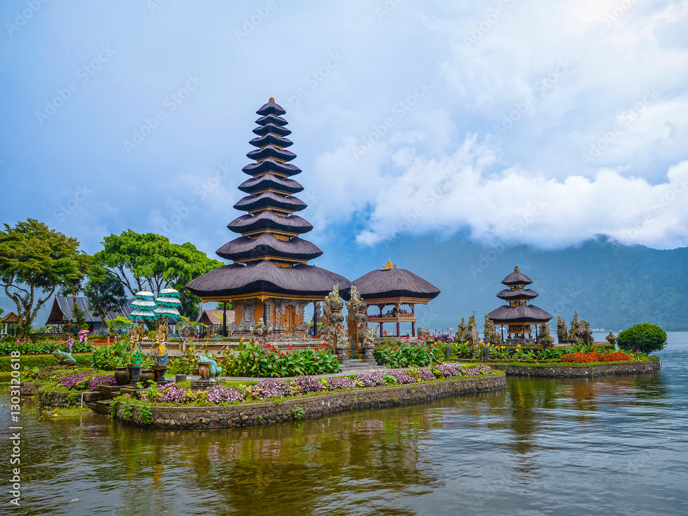 Naklejka premium Majestic Pura Ulun Danu Bratan – Sacred Water Temple of Bali, Indonesia