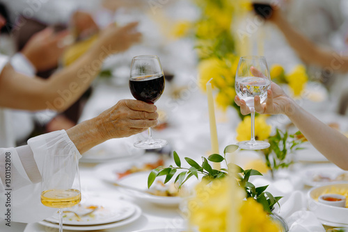 Cheers to Celebration: An Elegant Dining Table Experience