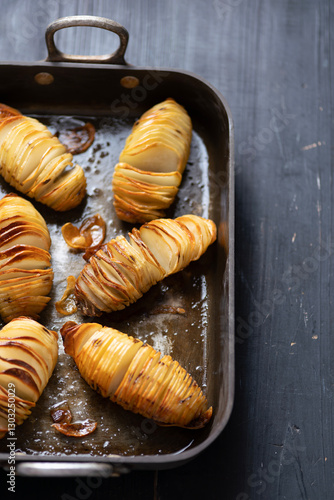 Obraz na płótnie rustic hasselback baked potatoes w salonie