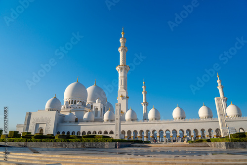 Sheikh Zayed Grand Mosque in Abu Dhabi one of the famous UAE landmarks