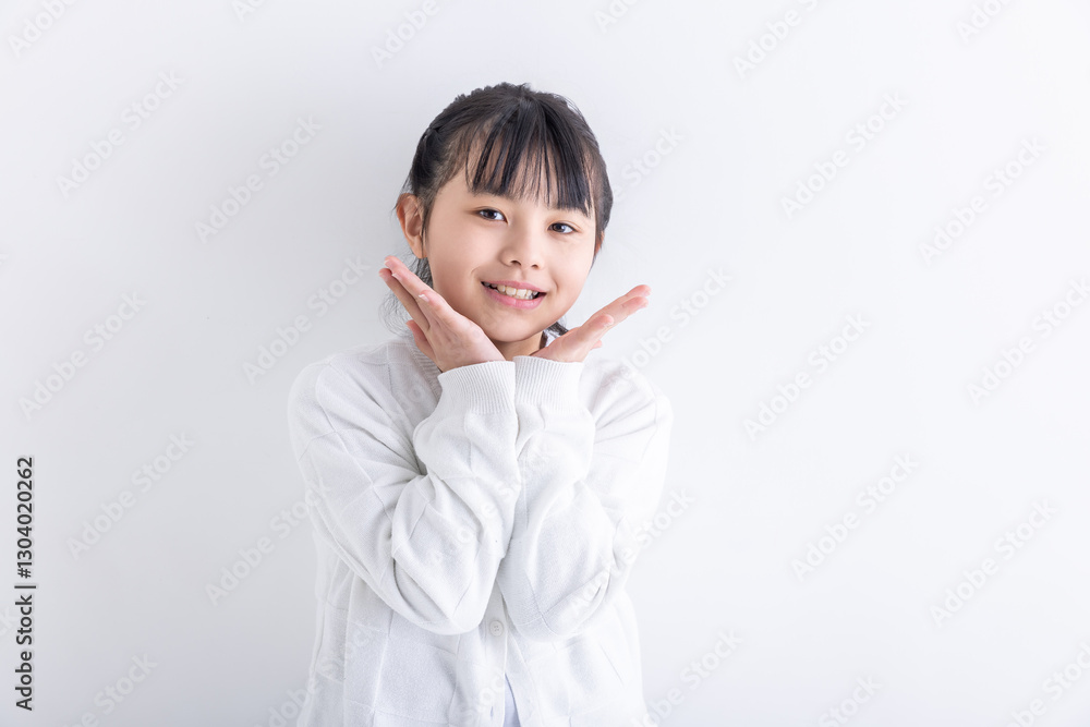 カメラ目線で笑顔の女の子 カメラ目線で笑顔の女の子