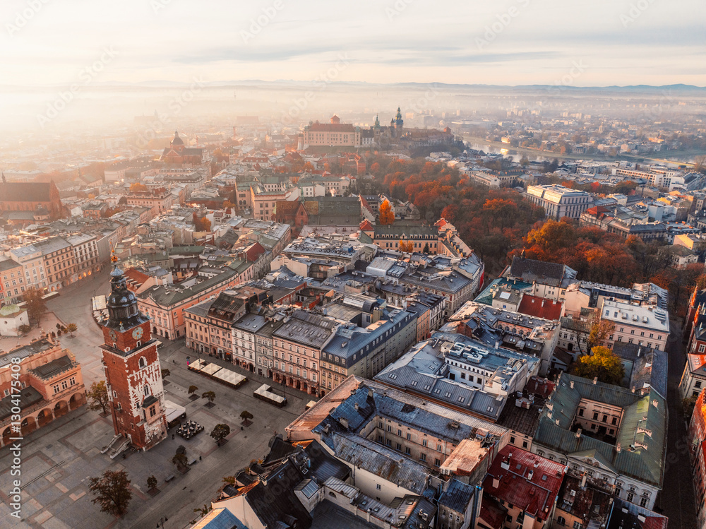 Obraz premium Main market Square with St. Mary's Basilica, city view in Krakow Poland. Autumn landscape.