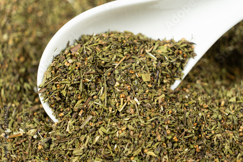 Fotografie Savory herb seasoning in a spoon macro