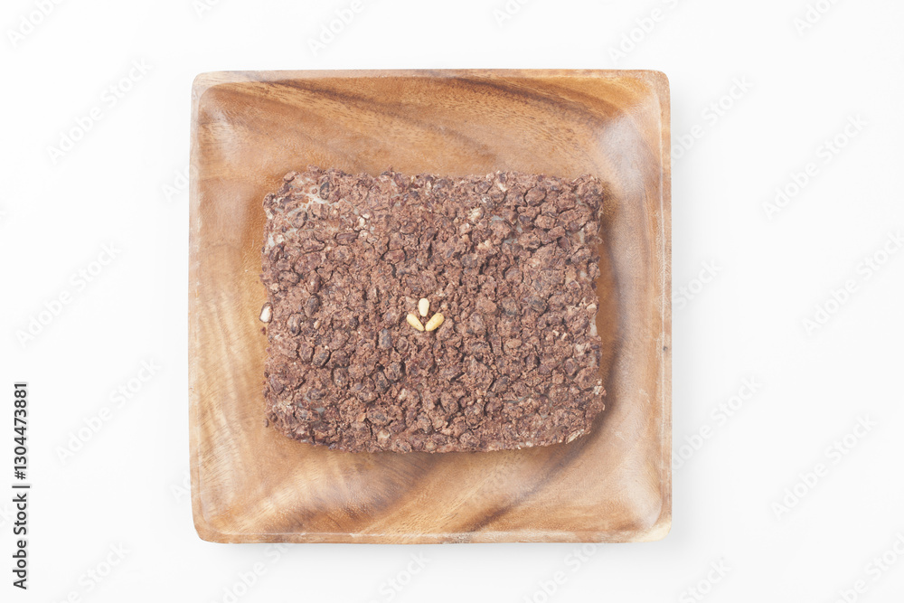 Sirutteok is a rice cake made by mixing rice cake powder with beans or red beans and steaming it without putting a layer on it. Sirutteok is a rice cake made by mixing rice cake powder with beans or red beans and steaming it without putting a layer on it.