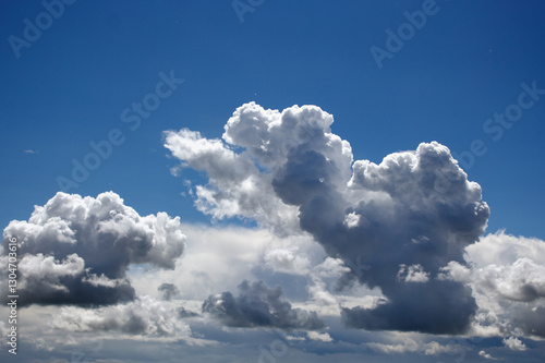 Obraz na płótnie white clouds in the blue sky w salonie
