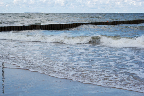 Obraz na płótnie breakwaters on coast w salonie
