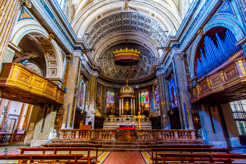 Obraz na płótnie High Altar of Basilica of Santo Stefano Maggiore with its Altar in Milan, Italy w salonie