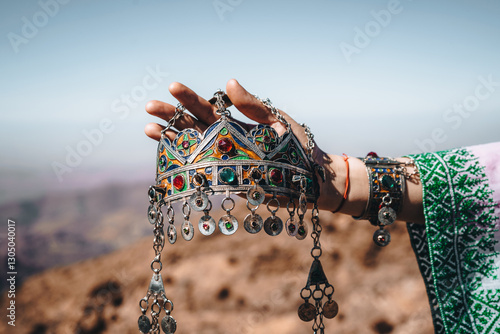 Photos Berber Woman’s Handcrafted Headpiece – A Symbol of Moroccan Tradition