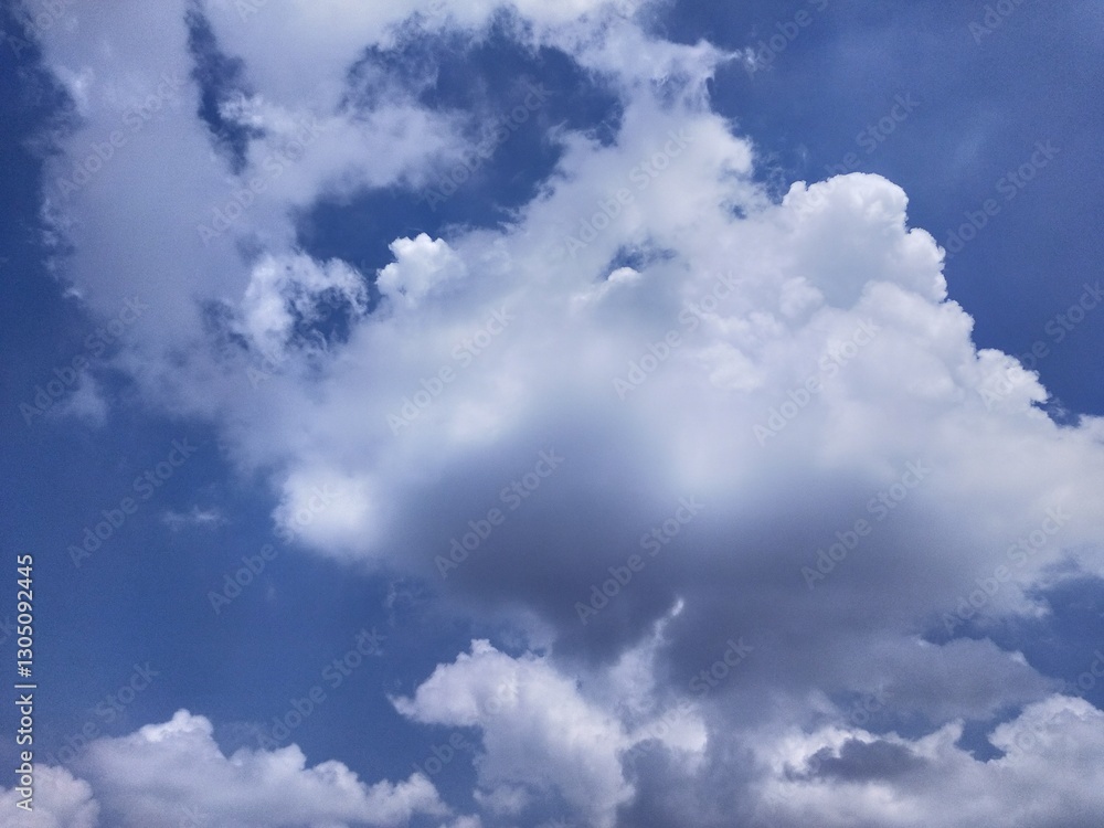 Obraz premium blue sky with moody clouds