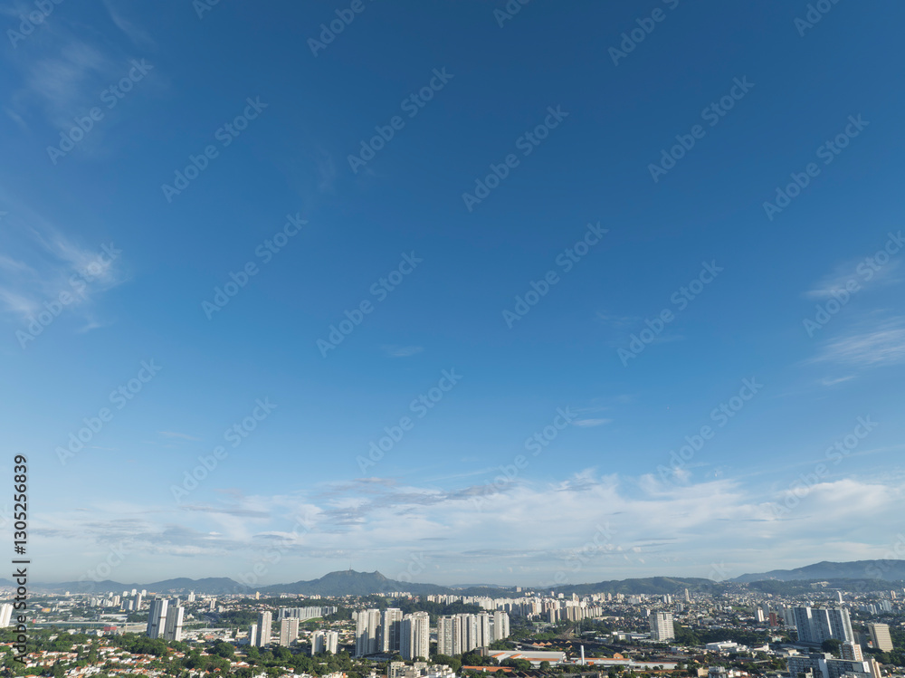 A Lapa, um dos bairros mais tradicionais de São Paulo, ganha uma nova dimensão vista do alto. Com imagens captadas por drone, é possível apreciar sua dinâmica urbana, a mistura de construções históric A Lapa, um dos bairros mais tradicionais de São Paulo, ganha uma nova dimensão vista do alto. Com imagens captadas por drone, é possível apreciar sua dinâmica urbana, a mistura de construções históric