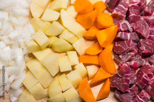 Obraz na płótnie Chopped vegetables and beef on wooden board w salonie