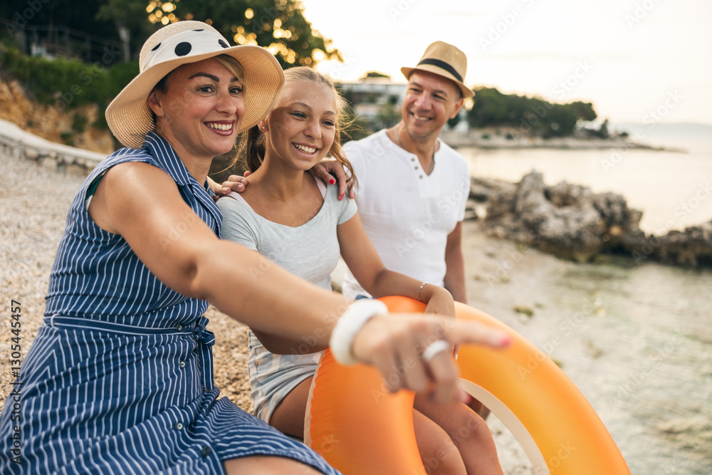 Obraz premium Family Looking At Sea