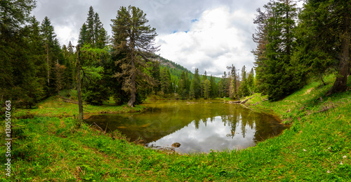 Foto Lago Bain de Dones in the Dolomites (Dolomiti, Dolomiten), Italy