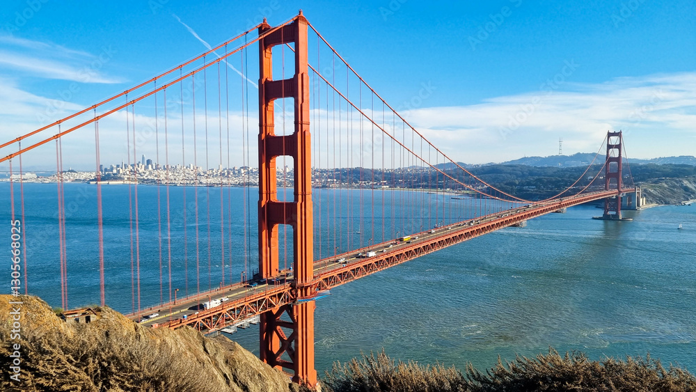 Fototapeta premium Golden Gate Bridge, San Francisco Bay, California, United States