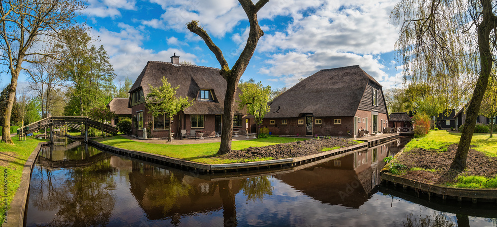 Giethoorn Netherlands, panorama city skyline at canal and traditional house in Giethoorn village