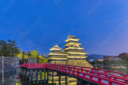 Obraz na płótnie Matsumoto Nagano, night at Matsumoto Castle in autumn season w salonie