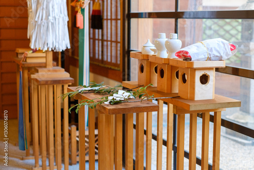 神社の祭壇と玉串　お神酒　ご祈祷