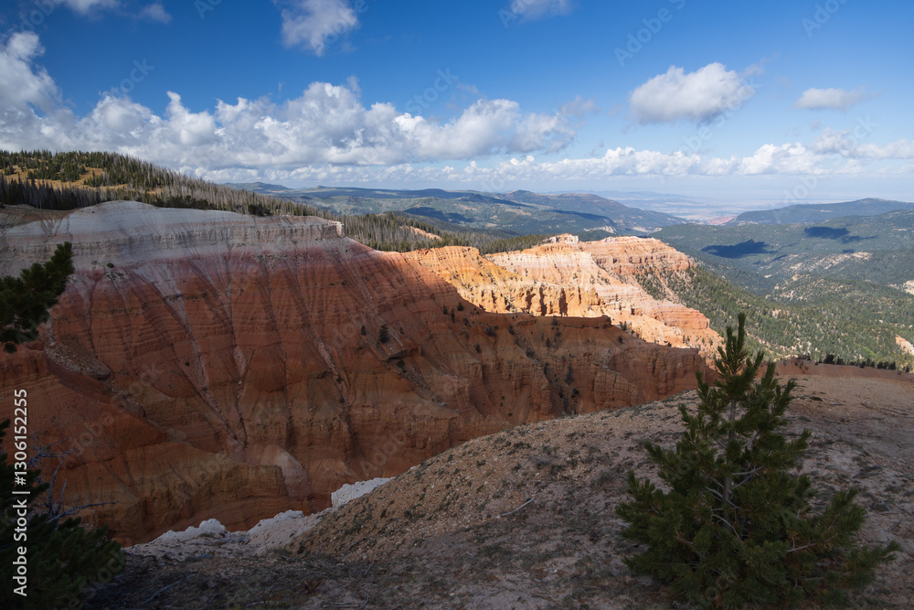 Fototapeta premium Colorful rock formations at Cedar Breaks National Monument, Utah