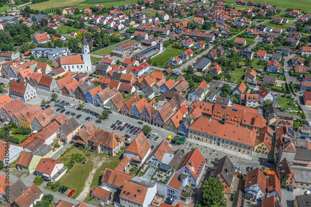 Naklejka premium Die ländliche Stadt Freystadt an der Schwarzach in der Oberpfalz von oben 
