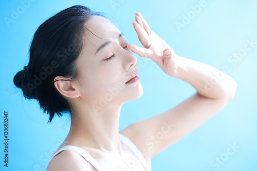 若い女性のヘルシーなスキンケアポートレート