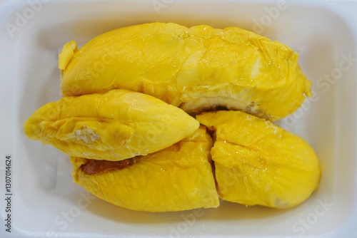 Obraz na płótnie Fresh yllow durian fruit cut open in Singapore w salonie