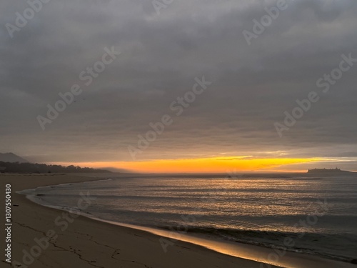Obraz na płótnie Sunset over the Atlantic Ocean beach and Forte da Ínsua fort near Caminha, Viana do Castelo, Portugal, January 2024 w salonie