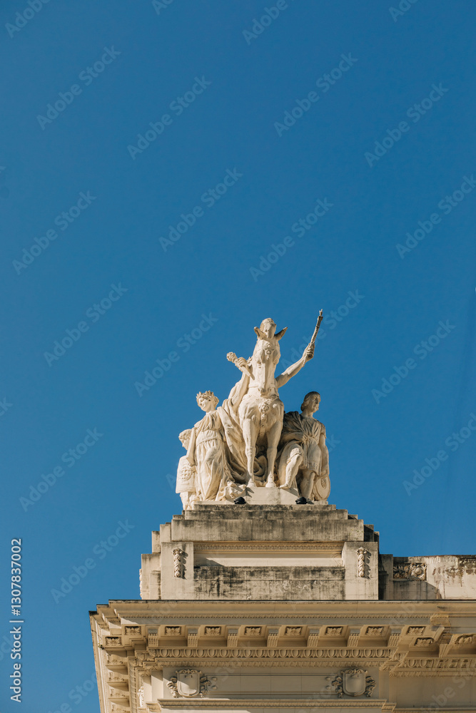 Obraz premium monuments, historical statues in the center of Rio de Janeiro.