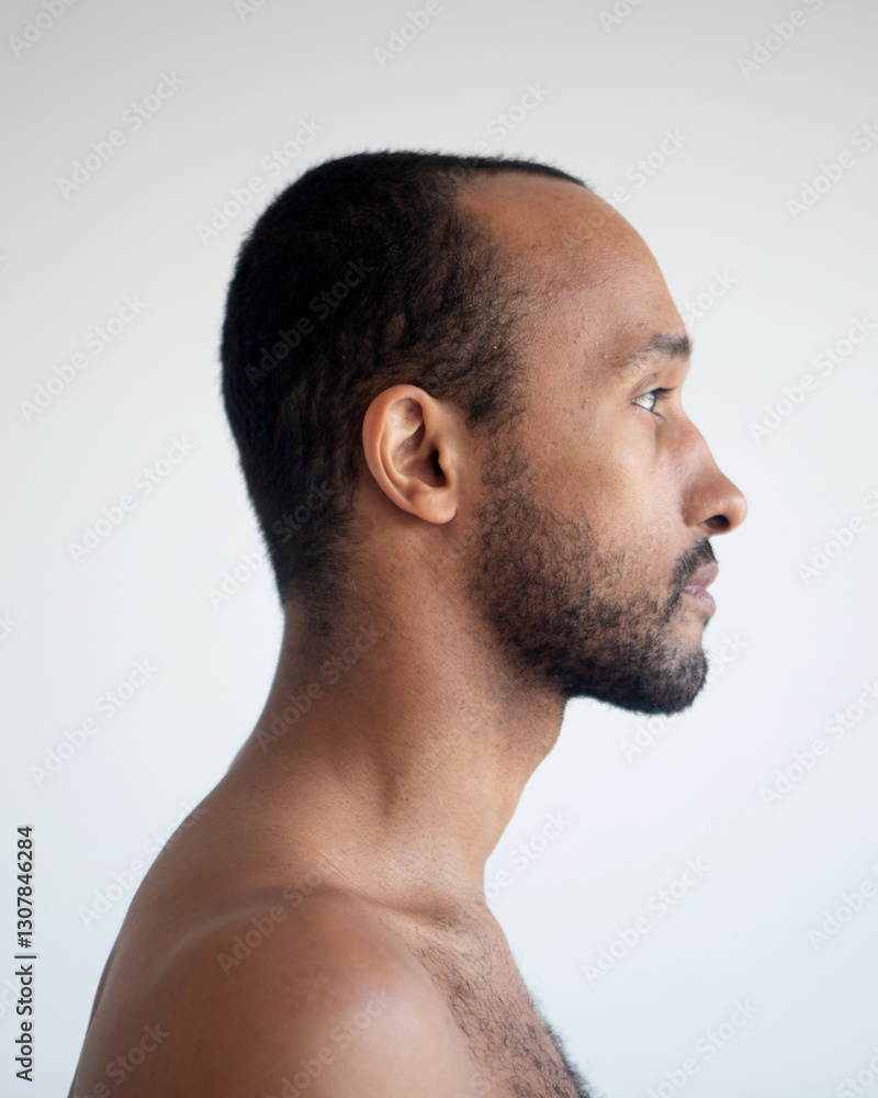 Obraz premium Dark-skinned man, head close-up over white background.