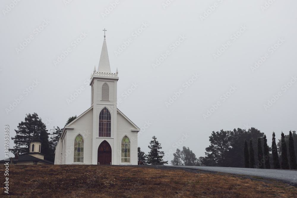 Fototapeta premium A church on a cloud day in Northern California.
