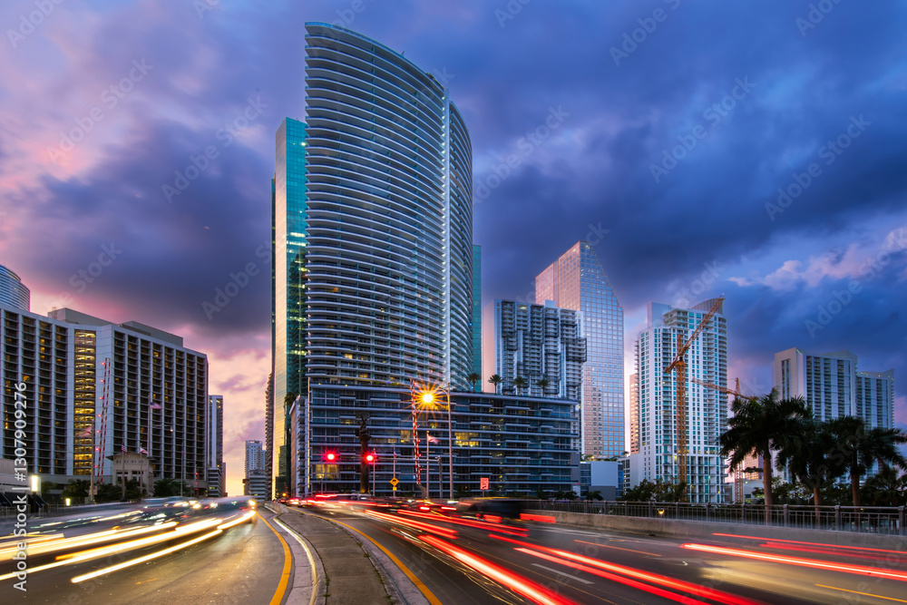 Fototapeta premium Street view of downtown Miami at dusk