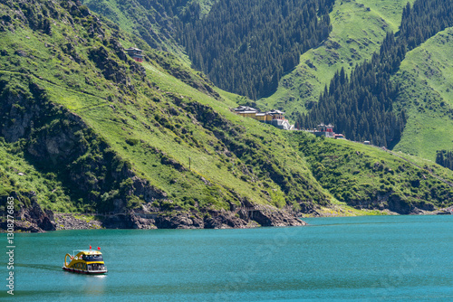 lake in the mountains，天山天池