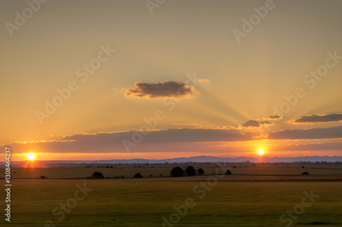 Wallpaper Mural 草原の朝日 Torontodigital.ca