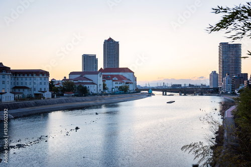 Obraz na płótnie 宝塚市の朝の風景 w salonie