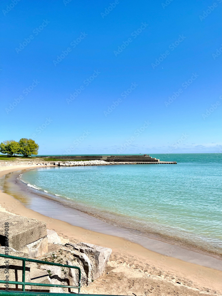 Naklejka premium Lake Michigan shoreline in Chicago, Illinois