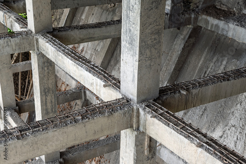 Tableau sur toile Concrete structures with exposed reinforcement in an unfinished construction site