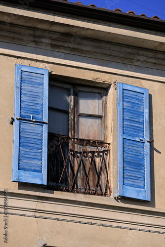 Obraz na płótnie Window feature shutters color antique blue sky w salonie