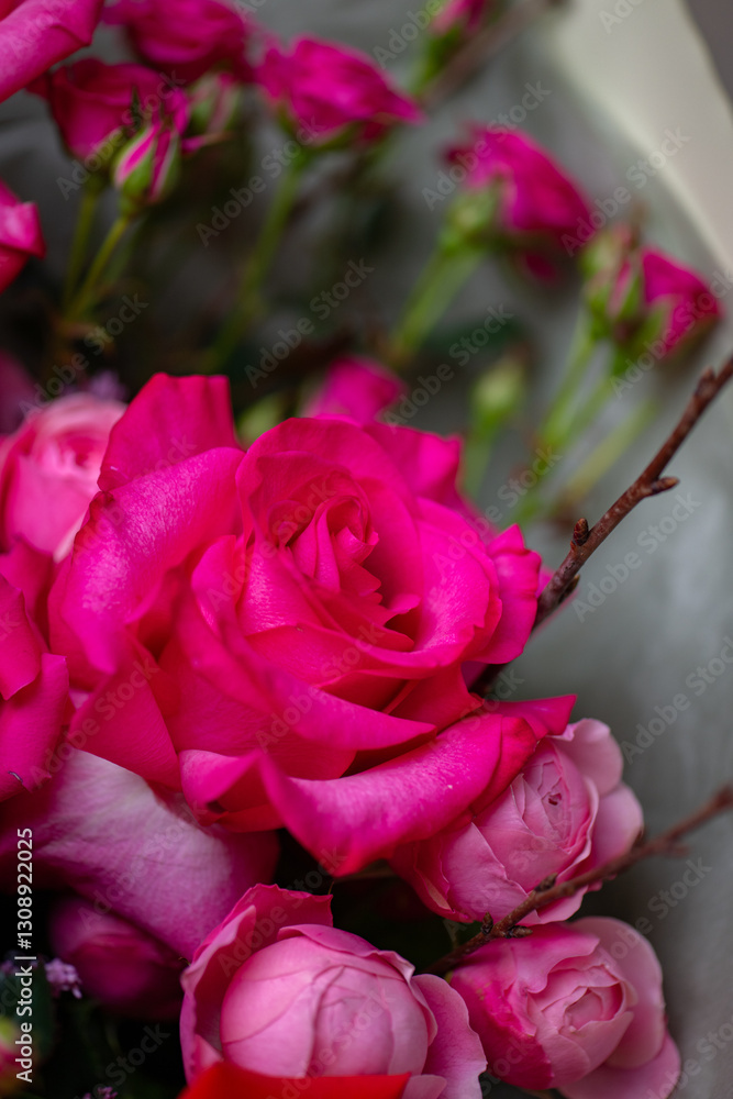 Obraz premium Beautiful bouquet of flowers. Vibrant Floral Arrangement Featuring a Variety of Colorful Blooms
