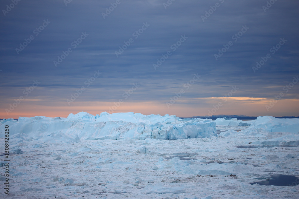 Obraz premium Arctic iceberg landscape in Ilulissat, Greenland
