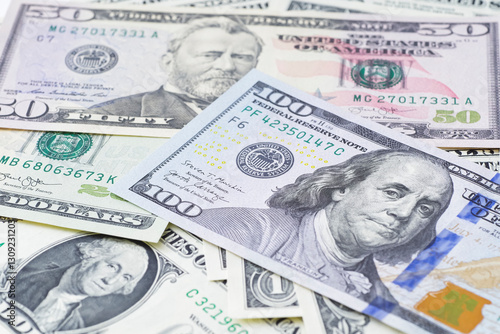 Wallpaper Mural 色々な種類の米ドル紙幣 Torontodigital.ca