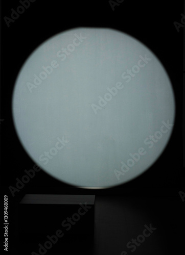 Obraz na płótnie Fondo negro iluminado con circulo azul