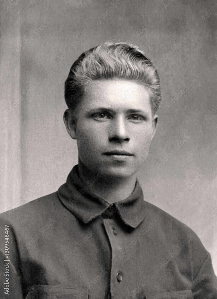 Obraz premium Vintage photo of a young man in a tunic. Photo from 1934