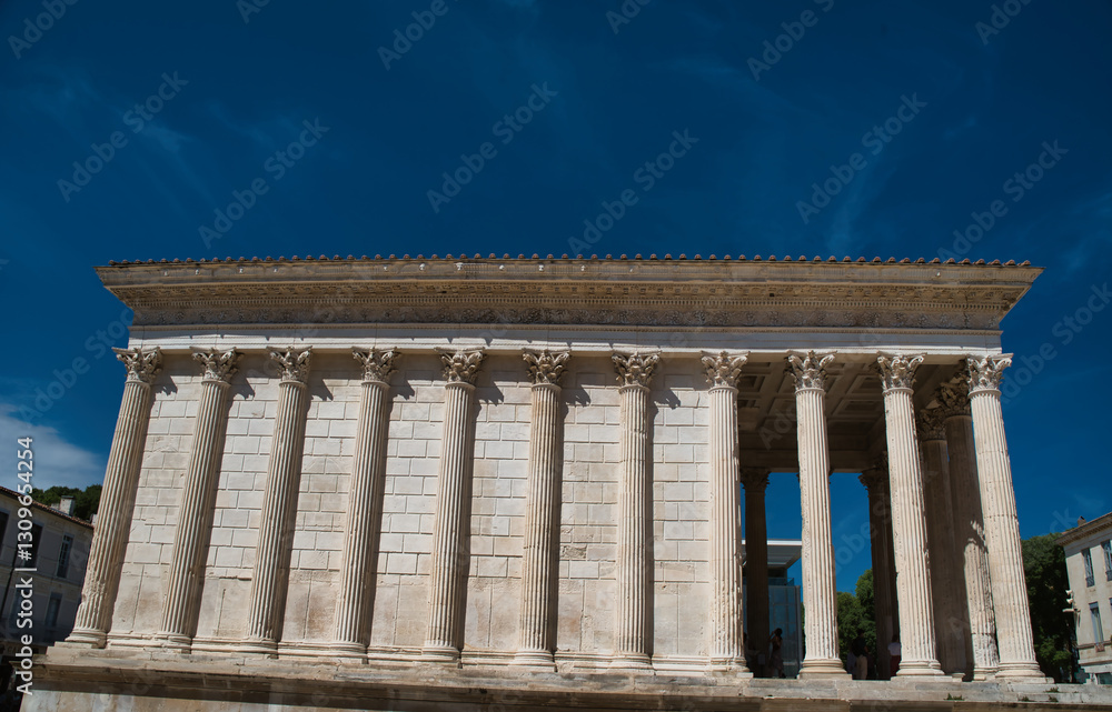 Naklejka premium Roman temple Maison Carrée, Nîmes, Occitania region, southern France 