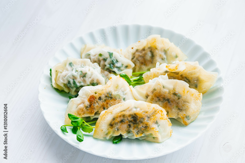 手作りの焼き餃子